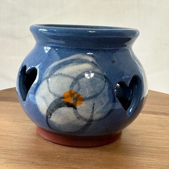 Pottery fenestrated candle votive Stamped Hand painted Blue w/ white flower - Picture 3 of 7